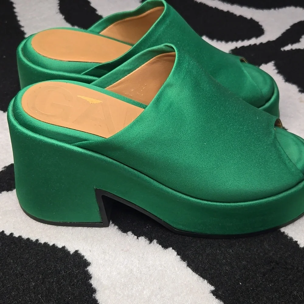 Ganni Green Mules & Clogs Vibrant Design - Picture 6 of 10